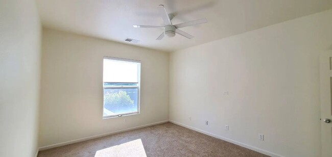 Building Photo - Townhome in the Peninsula's Most Walkable ...