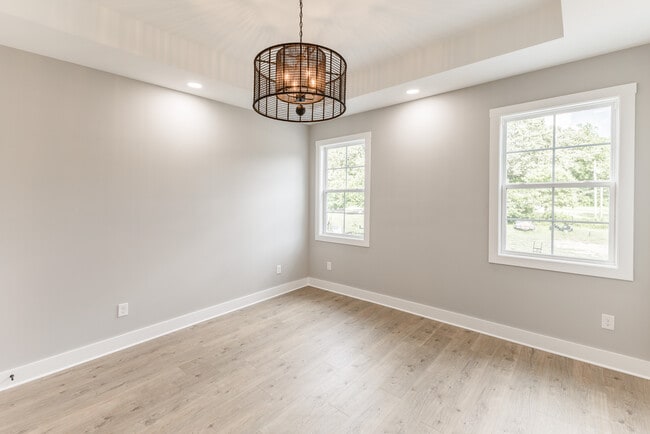 Building Photo - 592 River Watch Way