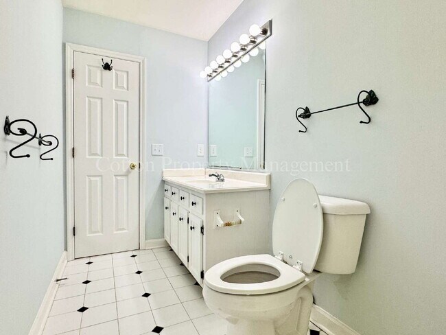 Building Photo - 307 Abbey Ln