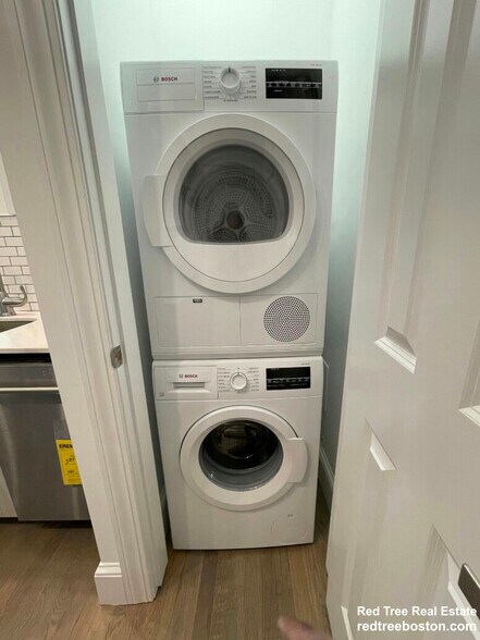 Building Photo - 11 Queensberry St