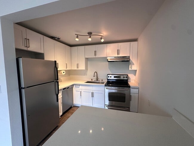 Building Photo - Charming 1-Bedroom Condo in West Queen Anne