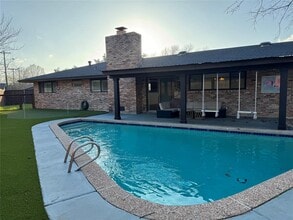 Building Photo - 6601 Columbia Dr