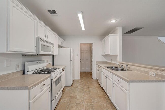 Building Photo - 1705 Darjeeling Dr