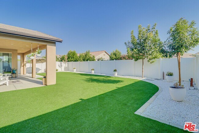 Building Photo - 14001 Barbon Beck Ave