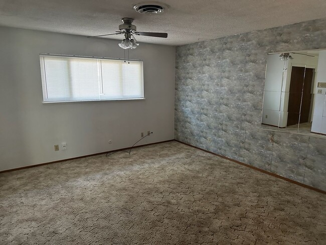 Building Photo - 1434 W Monte Vista Ave