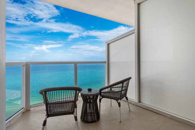 Building Photo - 4401 Collins Ave