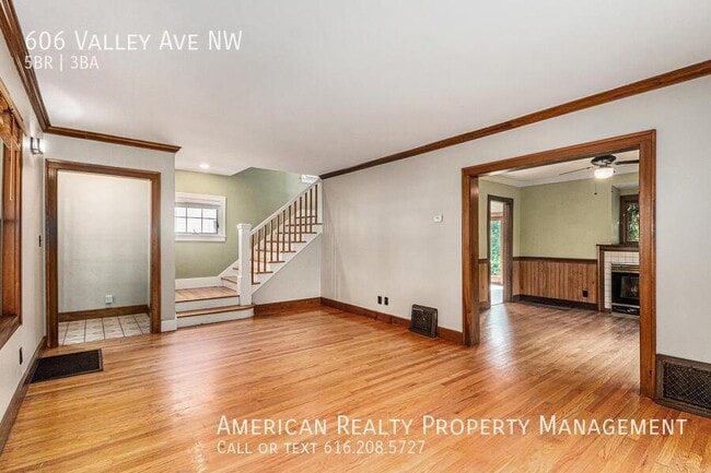 Building Photo - 606 Valley Ave NW