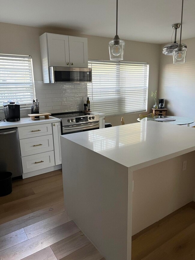 Building Photo - 299 Dorset H