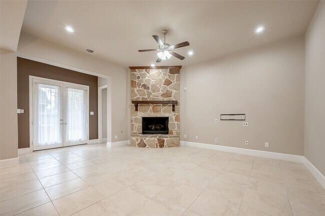 Building Photo - 16811 Kilgarth Dr