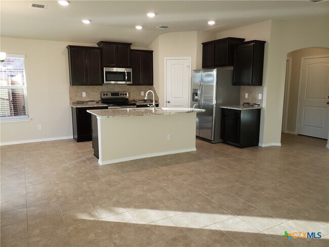 Building Photo - 5550 Perdita Dr