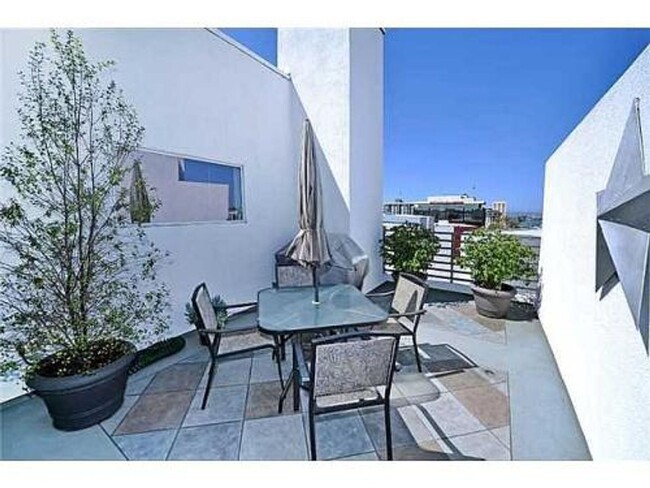 Building Photo - Exquisite Penthouse+Loft with Breathtaking...