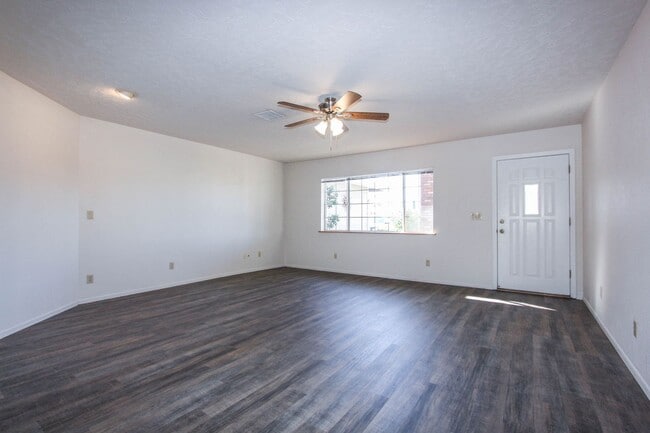 Building Photo - Three Bedroom Home in Prescott Valley
