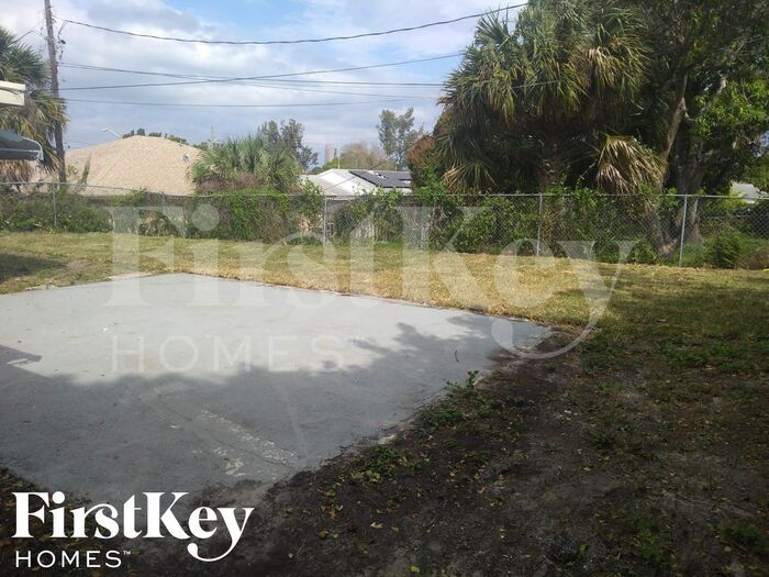 Building Photo - 4106 N Terrace Dr