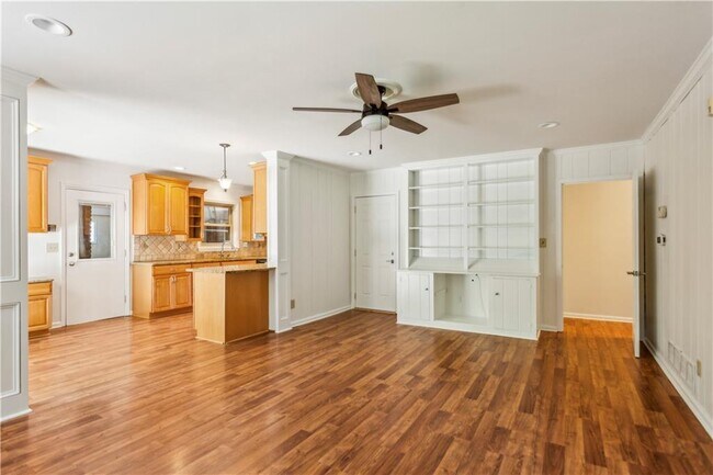 Building Photo - 3292 Ferncliff Pl NE