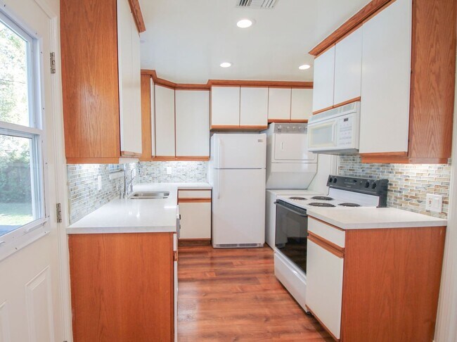 Building Photo - Remodeled 3-Bed Charmer Steps from Ventura Blvd