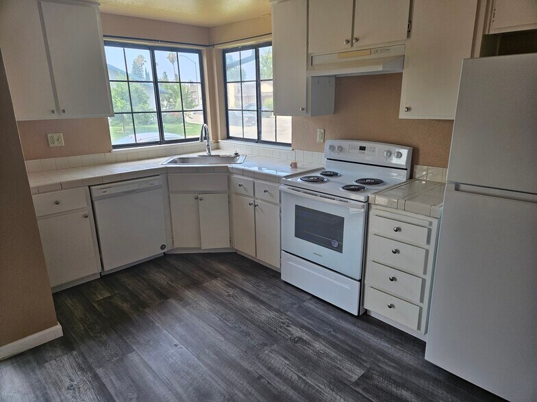 Kitchen - 401 Ravenwood Way