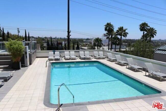 Building Photo - 1155 N La Cienega Blvd