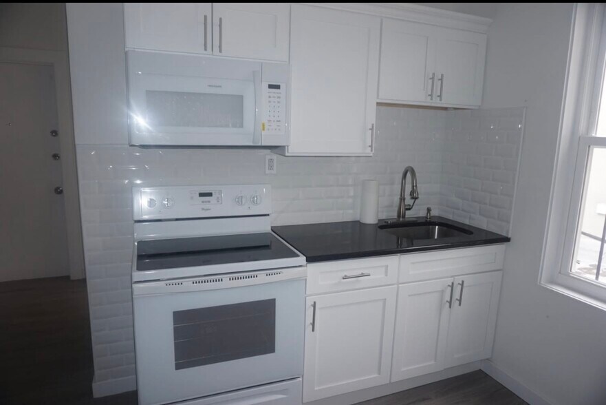 Building Photo - 512 N 7th St
