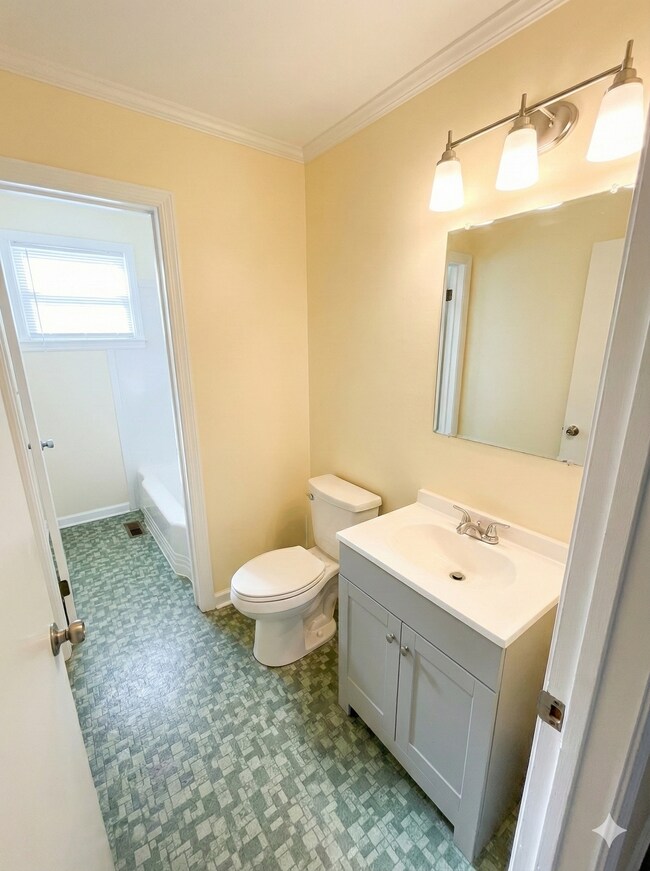 Building Photo - 2820 Riverview Rd