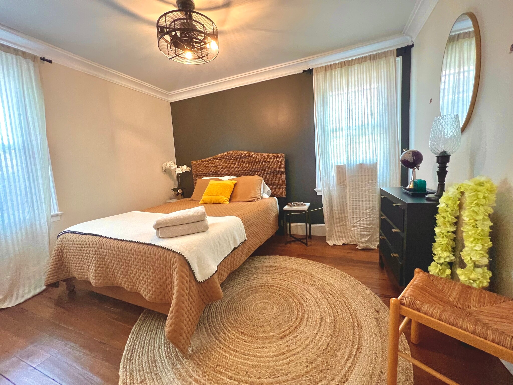 Building Photo - 13 Brinley St