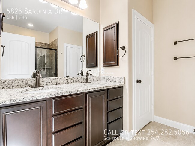 Building Photo - 5825 Sardinia Dr