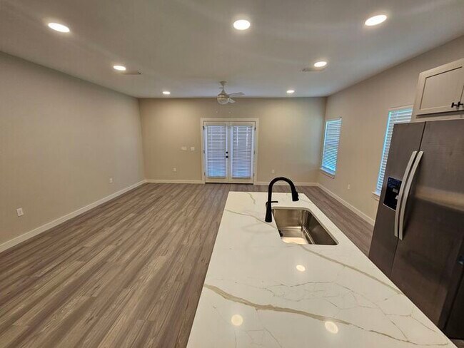 Building Photo - 469 Westgate Wy