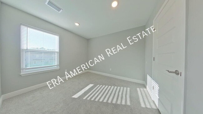 Building Photo - 820 Kenneth Dr