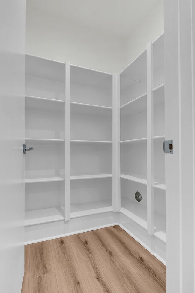 Building Photo - 720 Olivier Dr