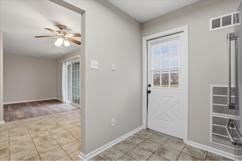 Building Photo - 4546 Rosemarie Dr