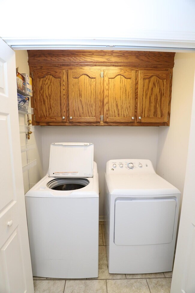 Building Photo - 3065 Temple Rd