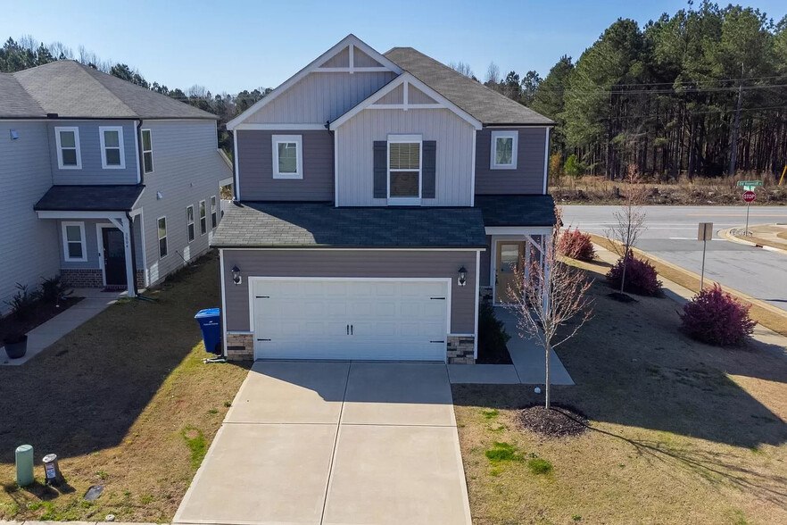 Building Photo - Room in House on Lake Barkley Way