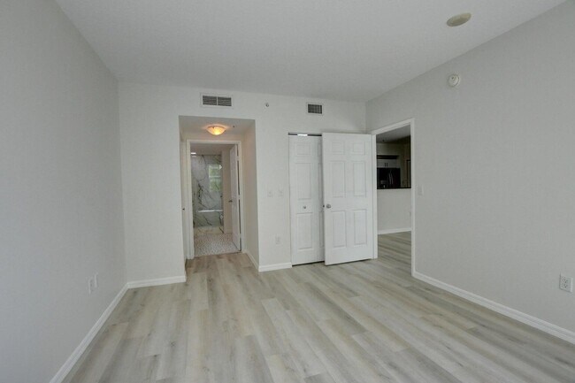 Building Photo - 700 E Boynton Beach Blvd