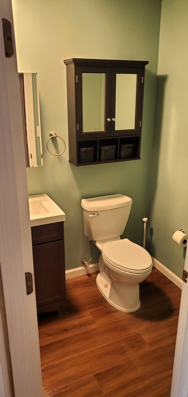 Building Photo - 2032 Meadowside Ln