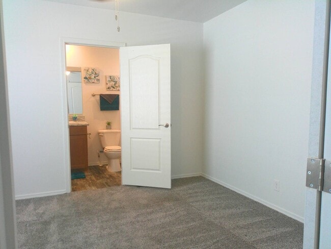 Building Photo - 4100 N Romero Rd