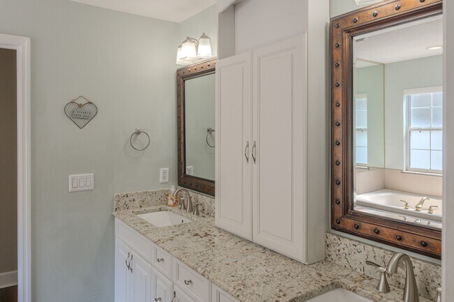 Building Photo - 33721 Spring Dr