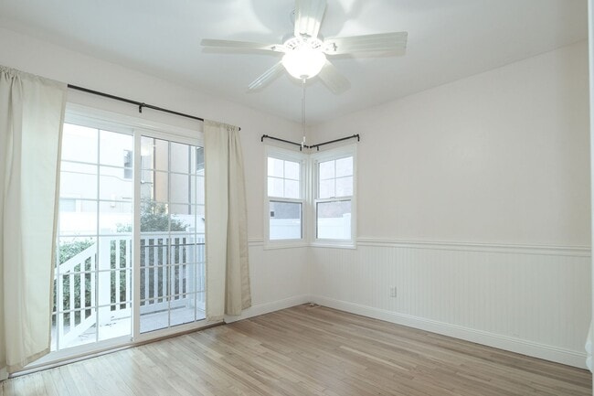 Building Photo - 3845 Sunset Ln