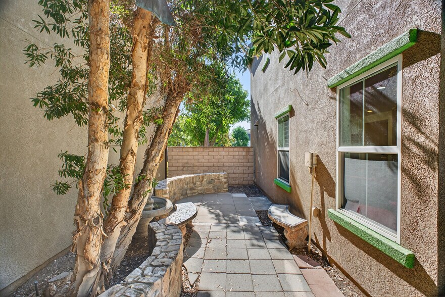 Building Photo - 1757 E Flora St