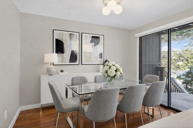 Building Photo - 77 Wilson St