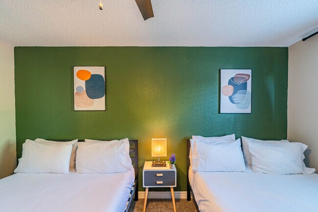 Building Photo - 8550 E McDowell Rd