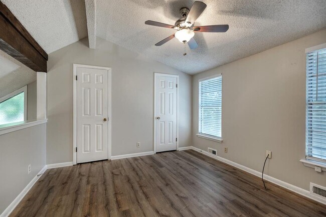 Building Photo - 2711 St Edwards Cir