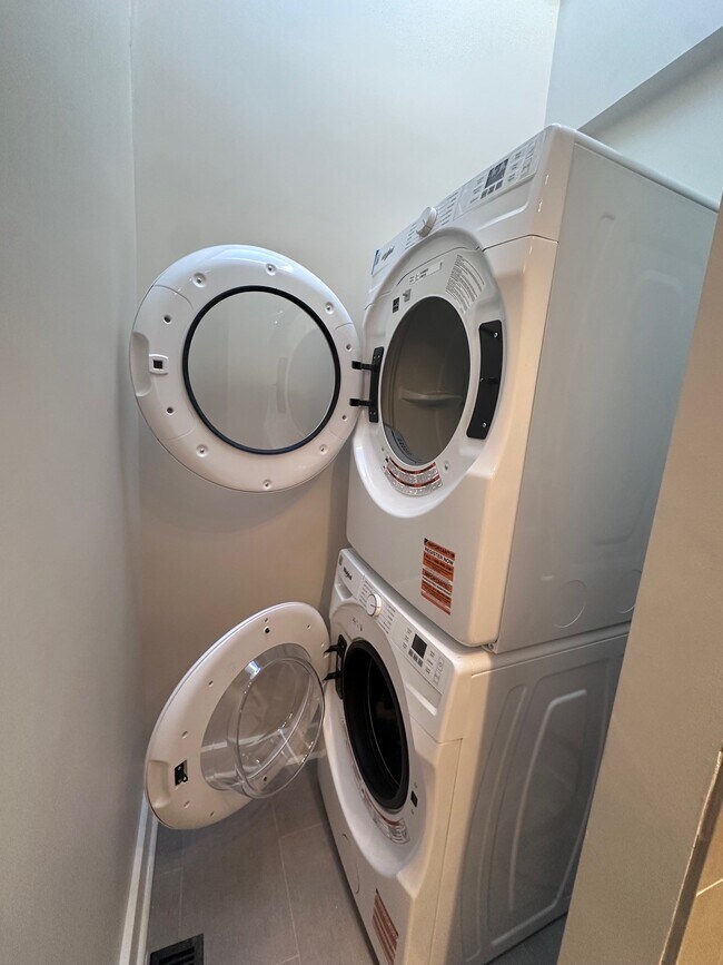 Building Photo - 1526 2nd St SW