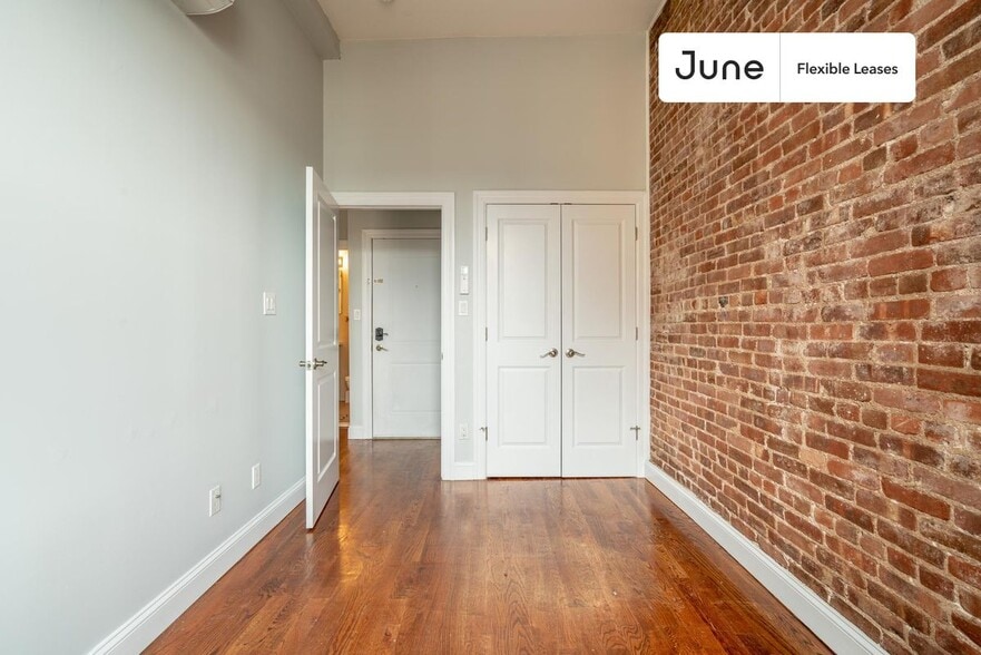 Building Photo - 270 W 139th St