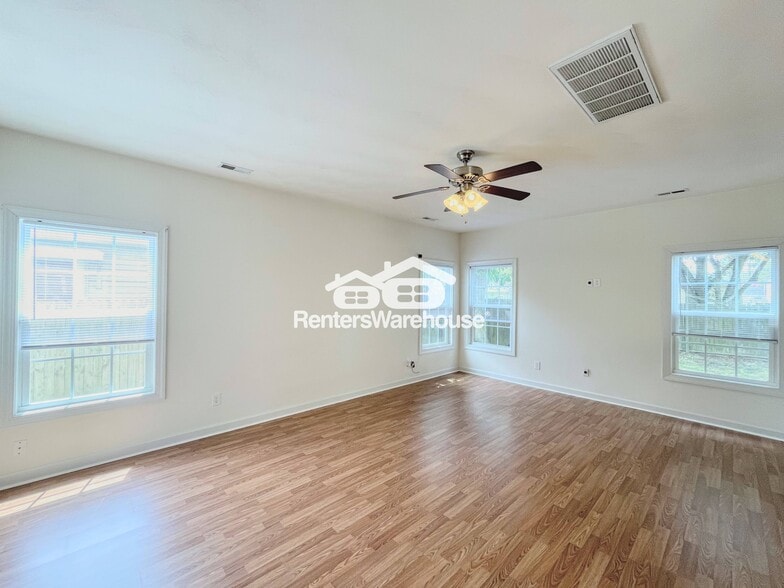 Building Photo - 1713 Sparrow Rd