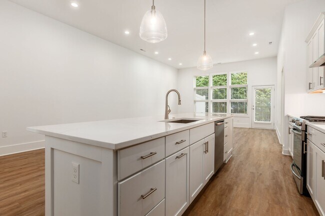 Building Photo - 2978 Bernard View Ln