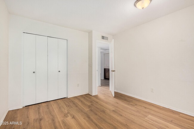 Building Photo - 625 E Northview Ave