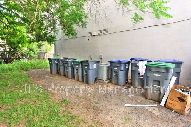 Building Photo - 10524 Croetto Way