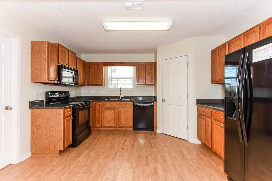 Building Photo - 4852 Nina Marie Ave