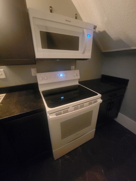 Building Photo - 739 13th Ave S