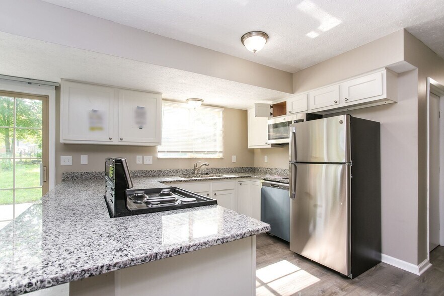 Building Photo - 1500 Manor Dr