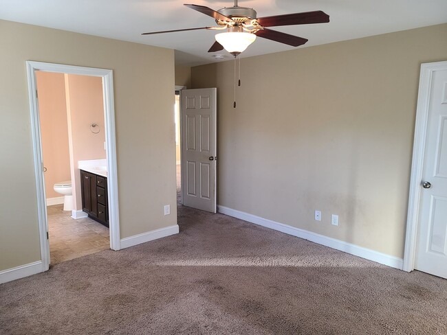 Building Photo - 3 Bedroom, 2.5 bath home - Sneads Ferry - ...